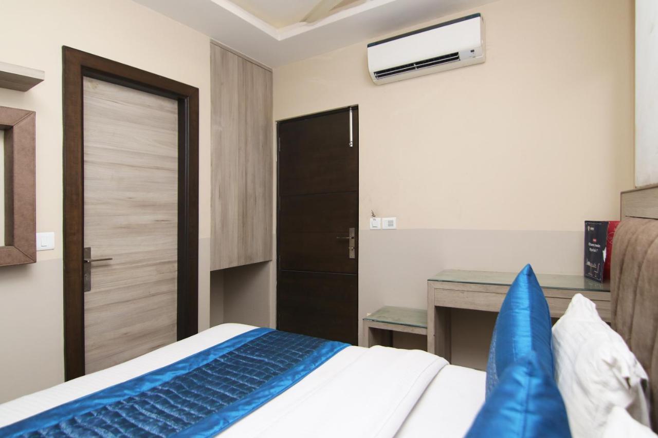 Hotel Merry Gold New Delhi Exterior photo