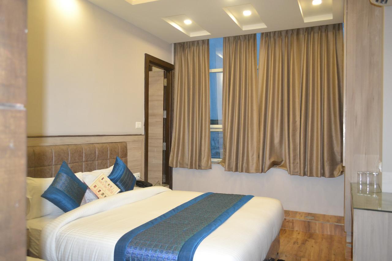 Hotel Merry Gold New Delhi Exterior photo